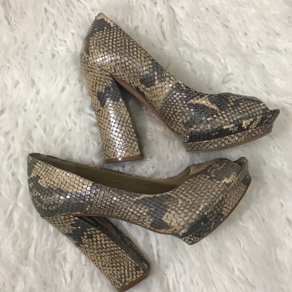 BCBG Max Azria Snake Skin Print Leather Block Heel - Picture 5 of 5